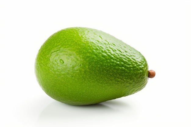 Frutto di avocado isolato su sfondo bianco