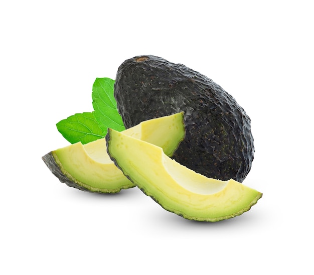 Frutto di avocado su sfondo bianco.