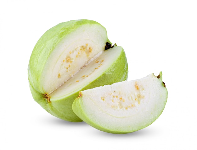 Frutto di guava sul muro bianco.