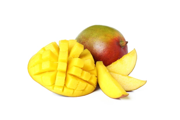 Frutto di mango maturo isolato su bianco