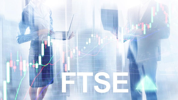 FTSE 100 Financial Times Stock Exchange Index Regno Unito Regno Unito Inghilterra Concetto di trading di investimenti con grafici e grafici