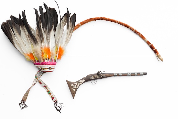 fucile apache indiano isolato su sfondo bianco