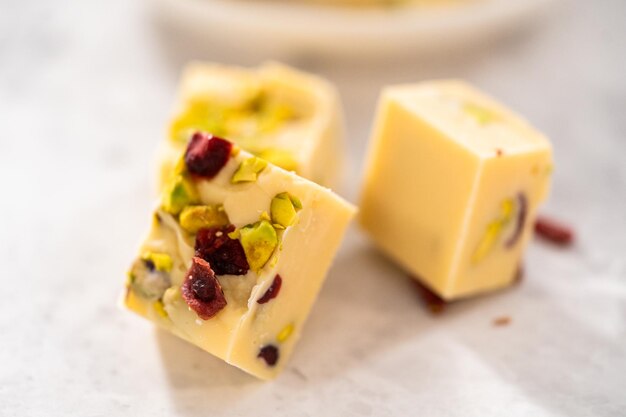 Fudge al pistacchio ai mirtilli rossi