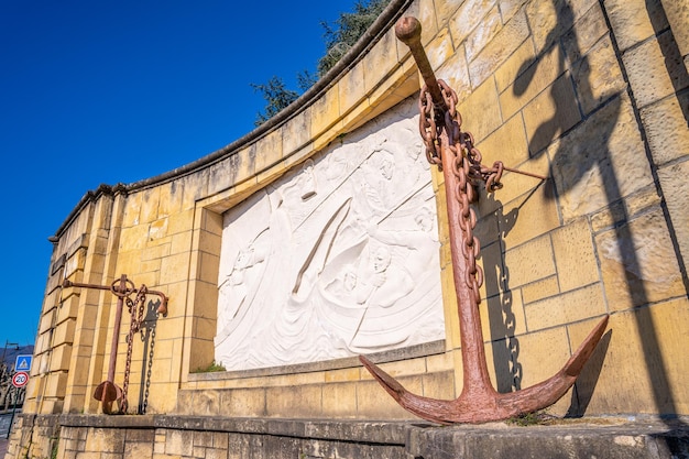 Fuenterrabia o Hondarribia comune di Gipuzkoa Paesi Baschi Sculture lungo i bastioni e la porta di San Nicola