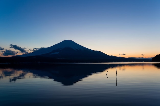 Fuji e lago al tramonto