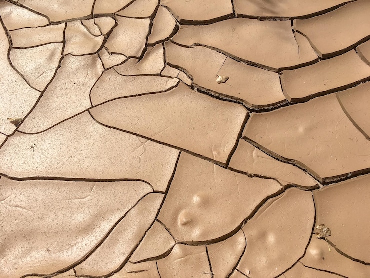 Photo full frame shot of wet cracked land