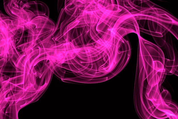 Fumo rosa astratto su sfondo nero