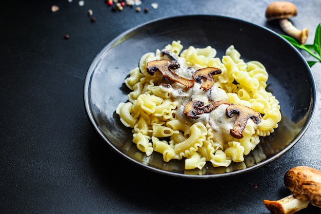 Funghi al sugo di pasta