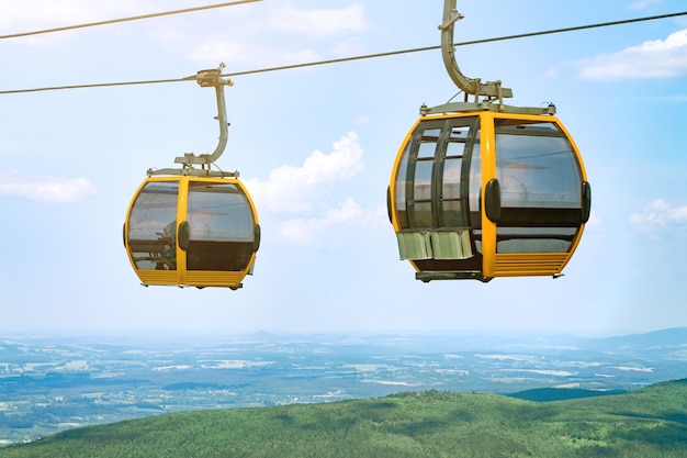 Funicolare scende dalla montagna, funivia Viaggio in Polonia