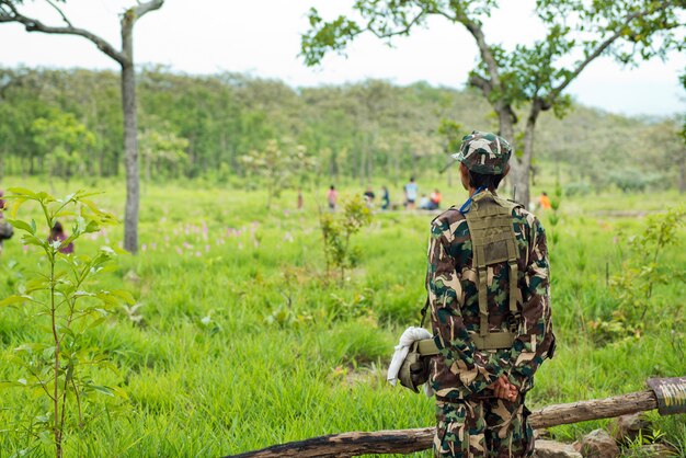 Funzionario di sicurezza in Forest Park Tailandia