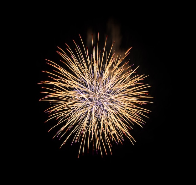 Fuochi d&#39;artificio gialli su sfondo nero