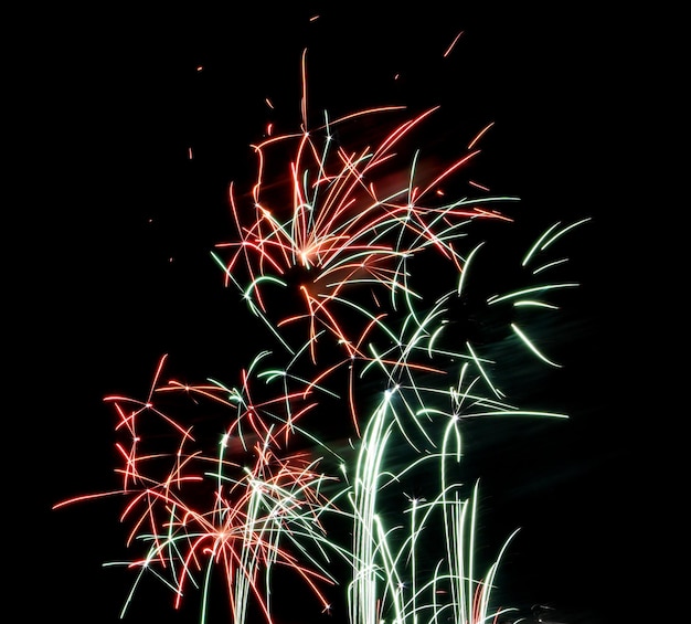 fuochi d'artificio, giochi pirotecnici per festeggiare il nuovo anno o altri eventi importanti