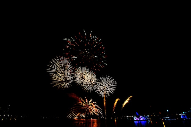 Fuochi d&#39;artificio per la celebrazione di illuminazione arte sfondo