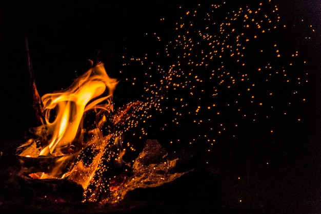 fuoco fiamme sullo sfondo