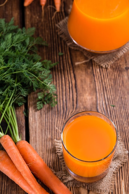 Fuoco selettivo del succo di carota sano