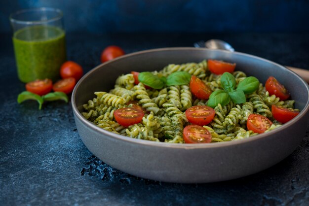 Fusilli al pesto verde