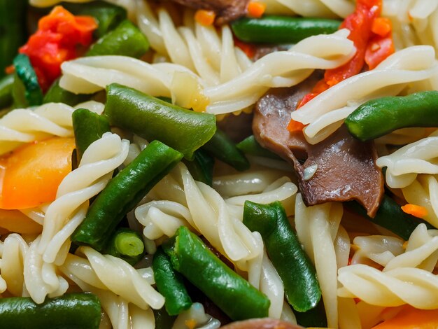 Fusilli con verdure e funghi