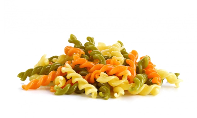 fusilli pasta isolata