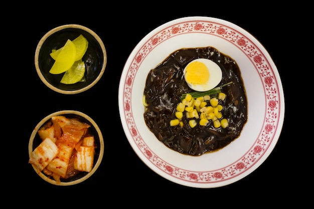 Fustellato di Jajangmyeon, noodle coreani con salsa nera - Stile di cibo coreano
