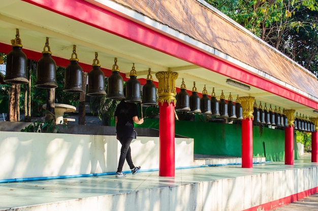 Gallerie di campane buddiste per esprimere preghiere Buddha Purnima