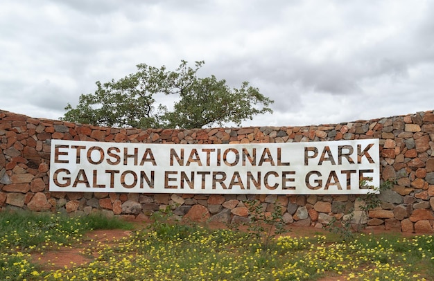 Galton Gate Sign Ingresso al Parco Nazionale Etosha Namibia