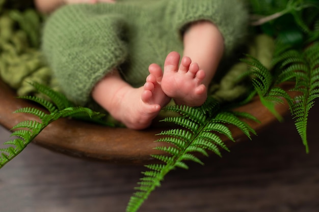 gambe di un primo piano bambino piccolo. un po' di felicità.