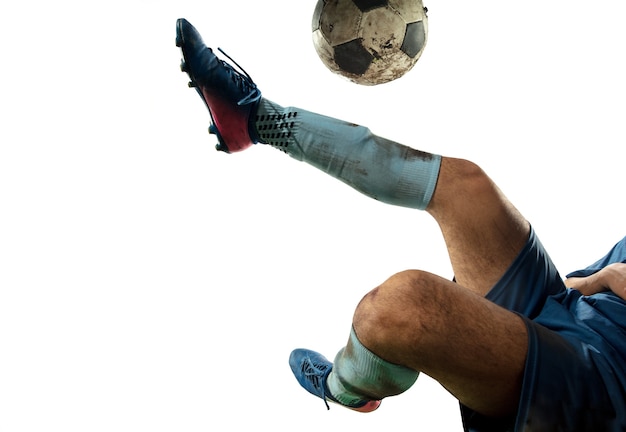 Gambe ravvicinate di calcio professionistico, giocatori di calcio che combattono per la palla