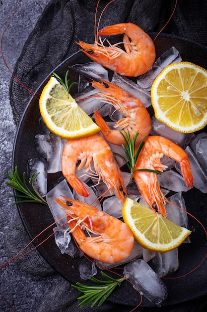 Gamberetti con limone e rosmarino.