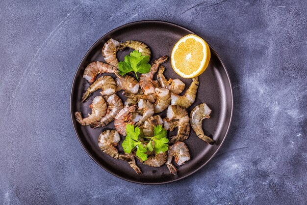 Gamberetti crudi con prezzemolo e limone