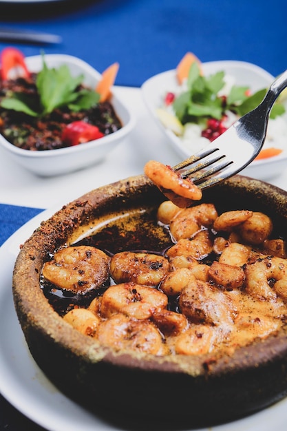 Gamberi di mare fritti con salsa al burro