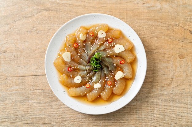 Gamberi sott'aceto in stile coreano o gamberi sott'aceto in salsa di soia coreana - Stile di cibo asiatico