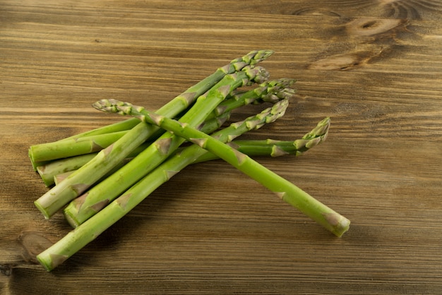 Gambi Crudi Di Asparagi Da Giardino