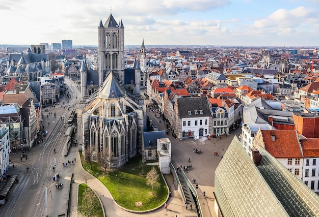 GAND BELGIO 04 marzo 2023 Vista dalla torre di Belfort con la chiesa di San Nicola Gent