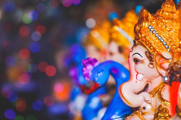 Ganesha e cigni blu figurine e
