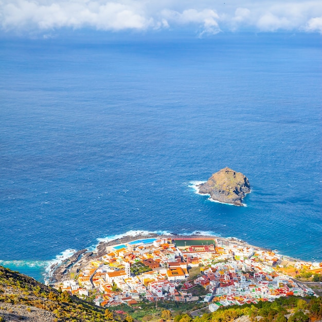 Garachico città sul mare nell'isola di Tenerife, dall'alto delle Isole Canarie, Spagna. Paesaggio