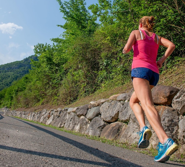 Gareggia per mantenere il corpo in forma