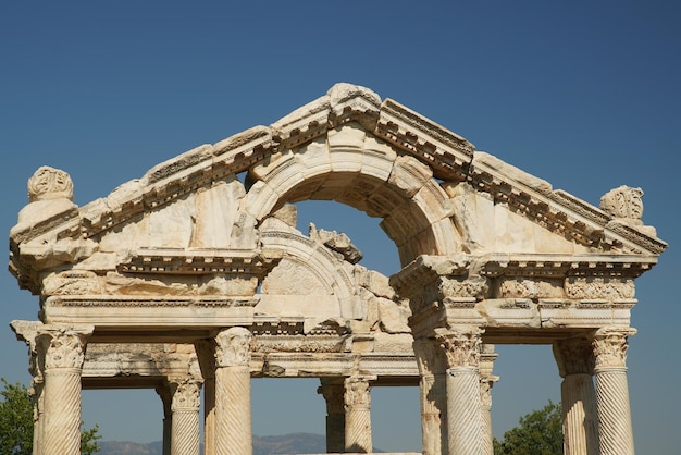 Gateway monumentale Tetrapylon nell'antica città di Afrodisia ad Aydin Turkiye