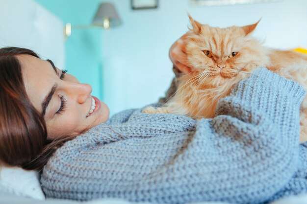 Gatto adottato nella nuova casa