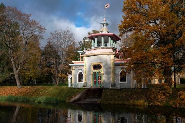 Gazebo cinese nel Parco di Caterina a Carskoe Selo Pushkin San Pietroburgo Russia
