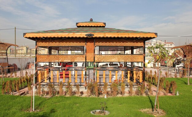 Gazebo nel cortile della casa