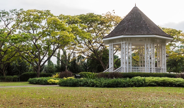 Gazebo nel giardino botanico