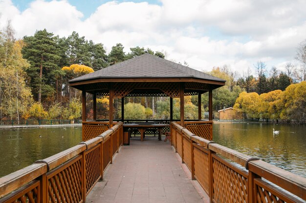 gazebo sull'acqua