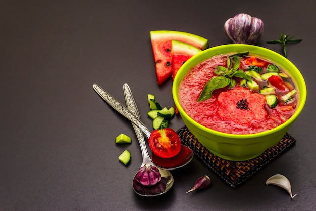 Gazpacho di anguria, zuppa fredda estiva tradizionale spagnola