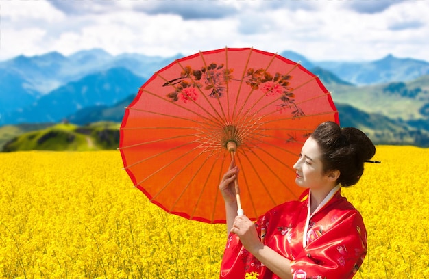 Geisha in campo giallo