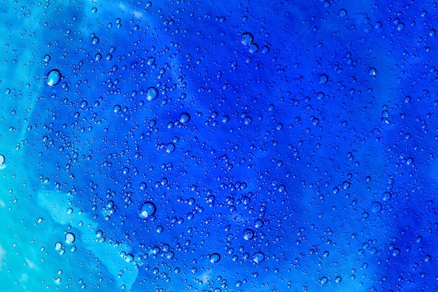 Gel blu trasparente con texture bolle di ossigeno da vicino. Sfondo cosmetico astratto. Foto di alta qualità