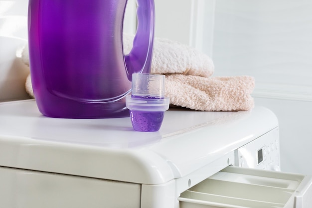 Gel detersivo per lavatrice e bucato per il lavaggio dei panni domestici