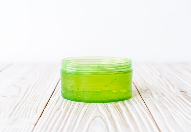 gel di aloe vera con aloe a fette