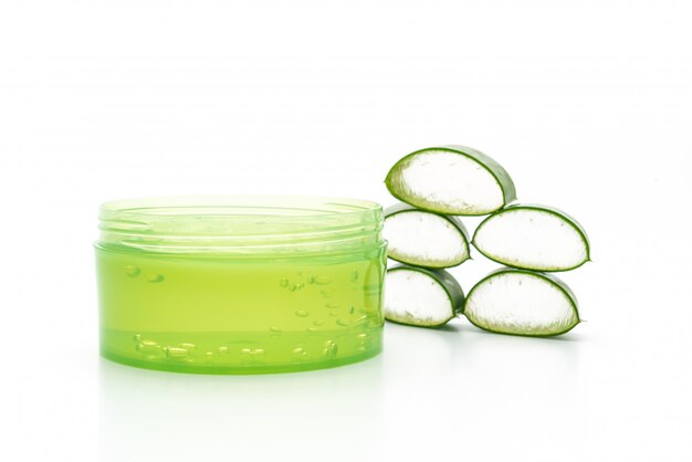 gel di aloe vera con aloe a fette