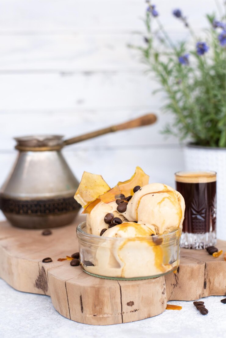 Foto gelato al caffè con caramello in stile country