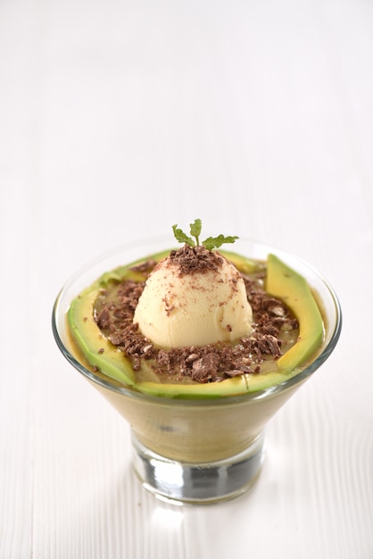 Gelato al cioccolato con avocado